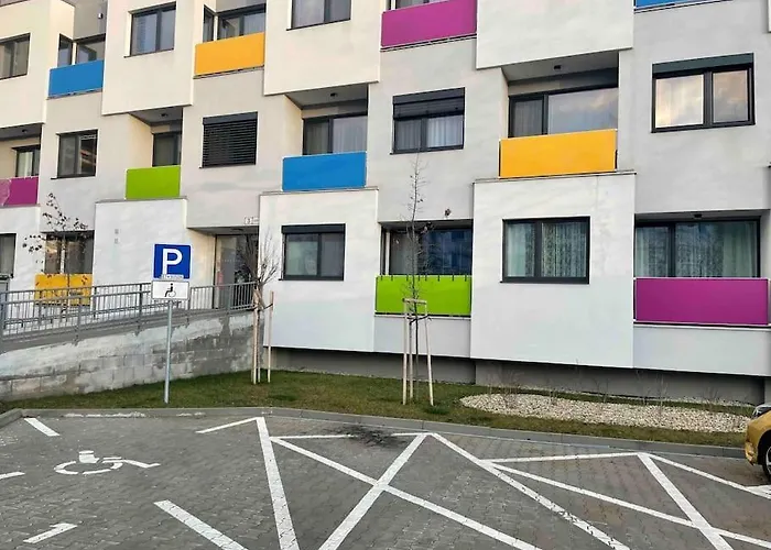 Great Location, Private Parking, New