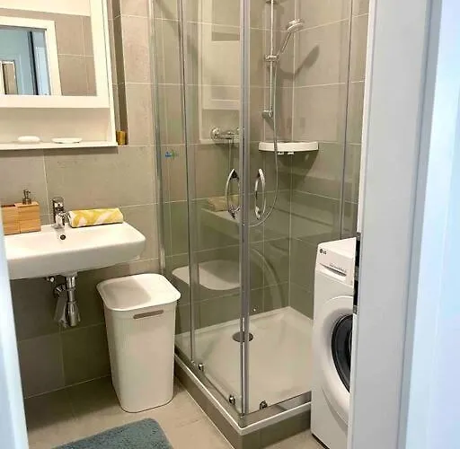 Great Location, Private Parking, New Bratislava